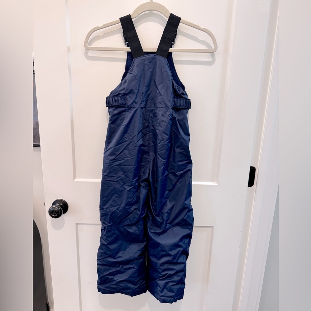 Boy XS COLUMBIA snowsuit overalls
Color is Navy